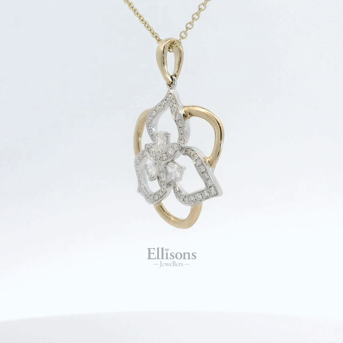 18ct Gold Floral Diamond Pendant 18ct Gold Floral Diamond Pendant