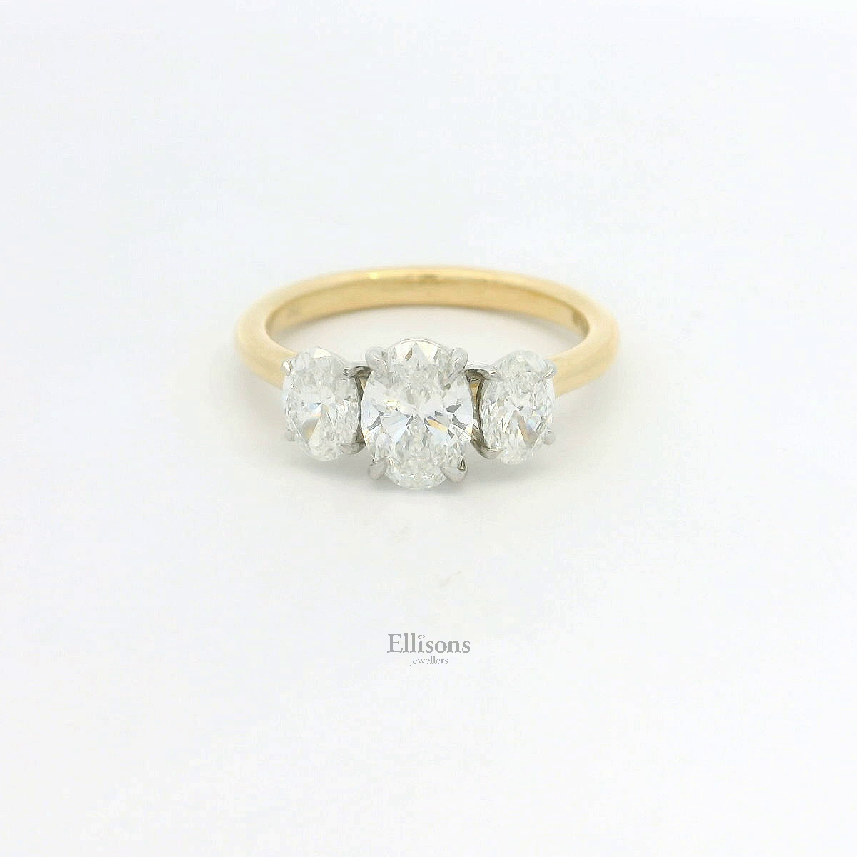 18ct Gold Platinum Oval GVS2 Diamond Trilogy ring 18ct Gold Platinum Oval GVS2 Diamond Trilogy ring