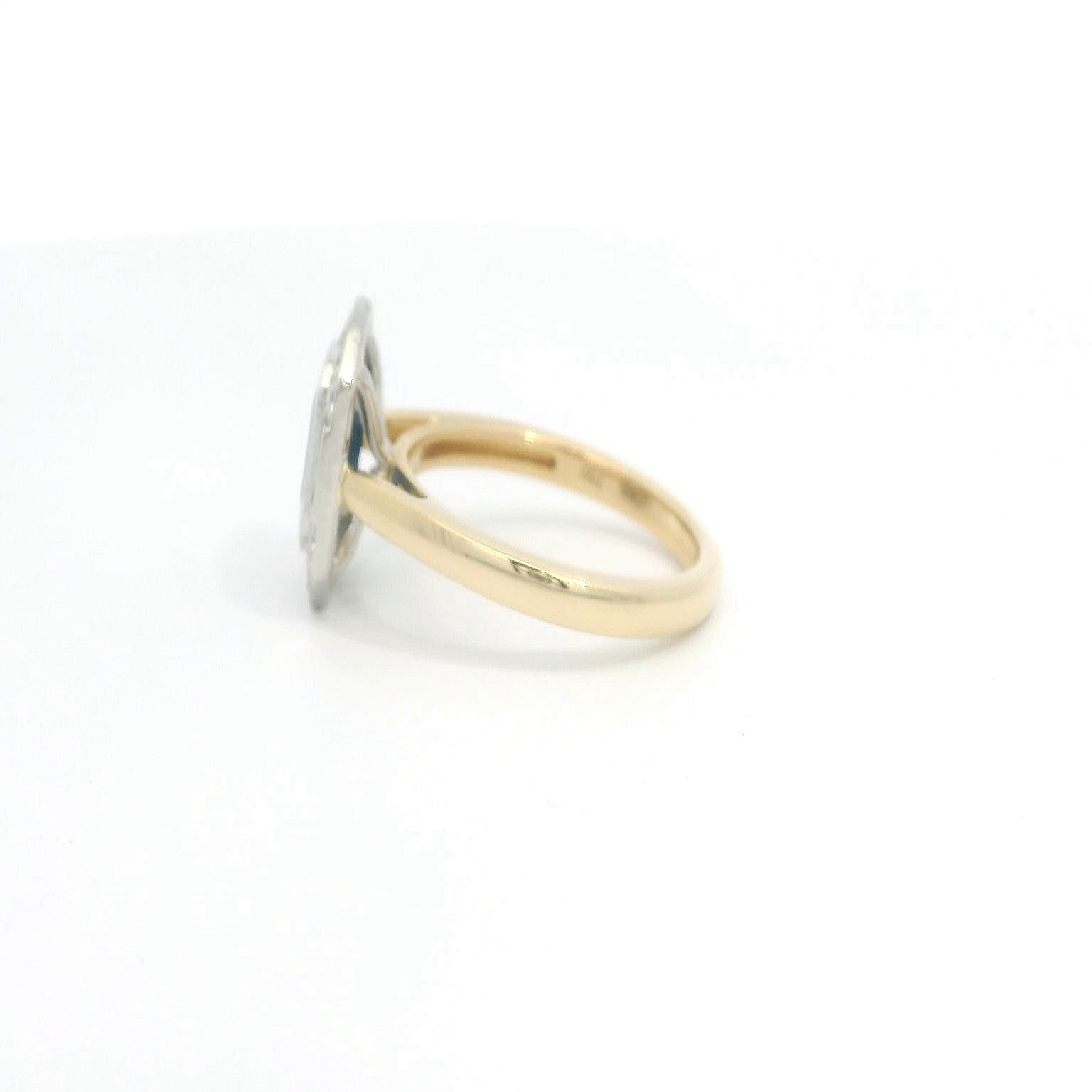 18ct Gold Platinum Emerald cut Sapphire Bezel Halo ring 18ct Gold Platinum Emerald cut Sapphire Bezel Halo ring