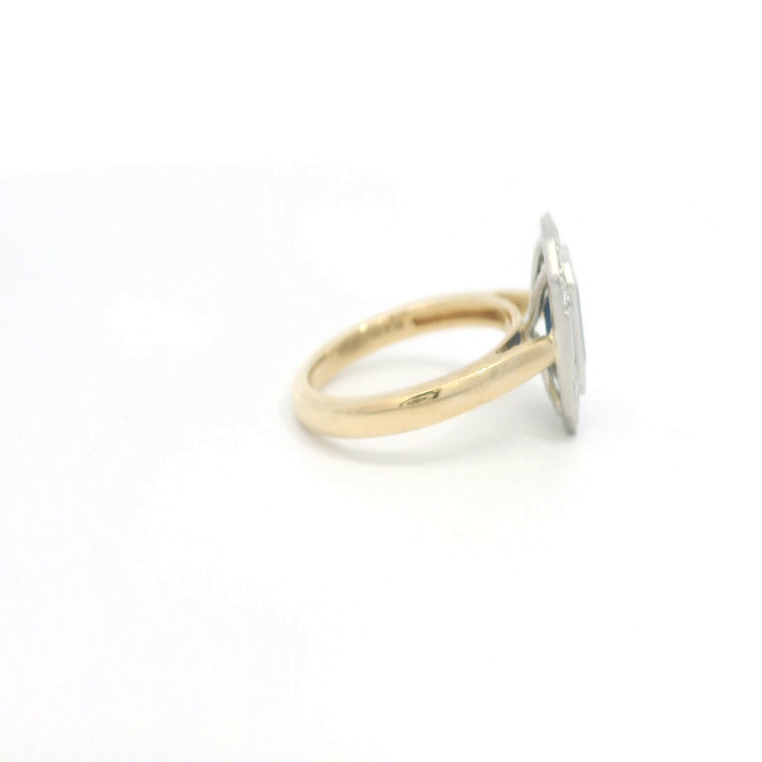 18ct Gold Platinum Emerald cut Sapphire Bezel Halo ring 18ct Gold Platinum Emerald cut Sapphire Bezel Halo ring
