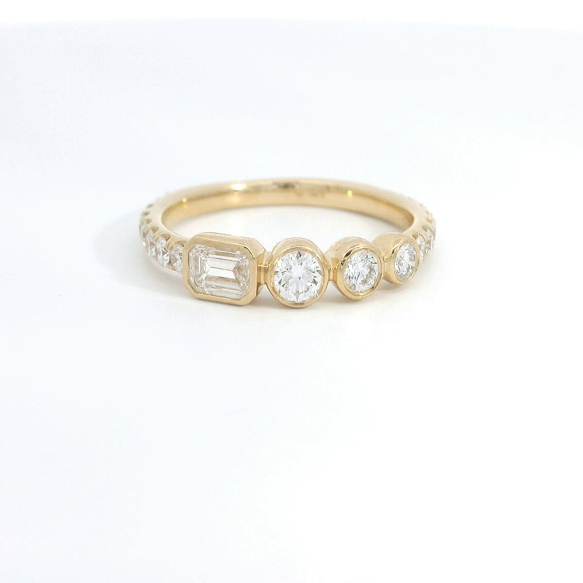 18ct Gold Emerald cut Tapered Eternity ring 18ct Gold Emerald cut Tapered Eternity ring