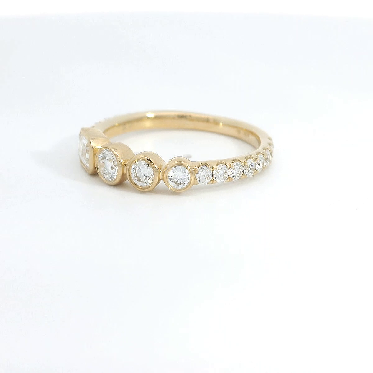 18ct Gold Emerald cut Tapered Eternity ring 18ct Gold Emerald cut Tapered Eternity ring