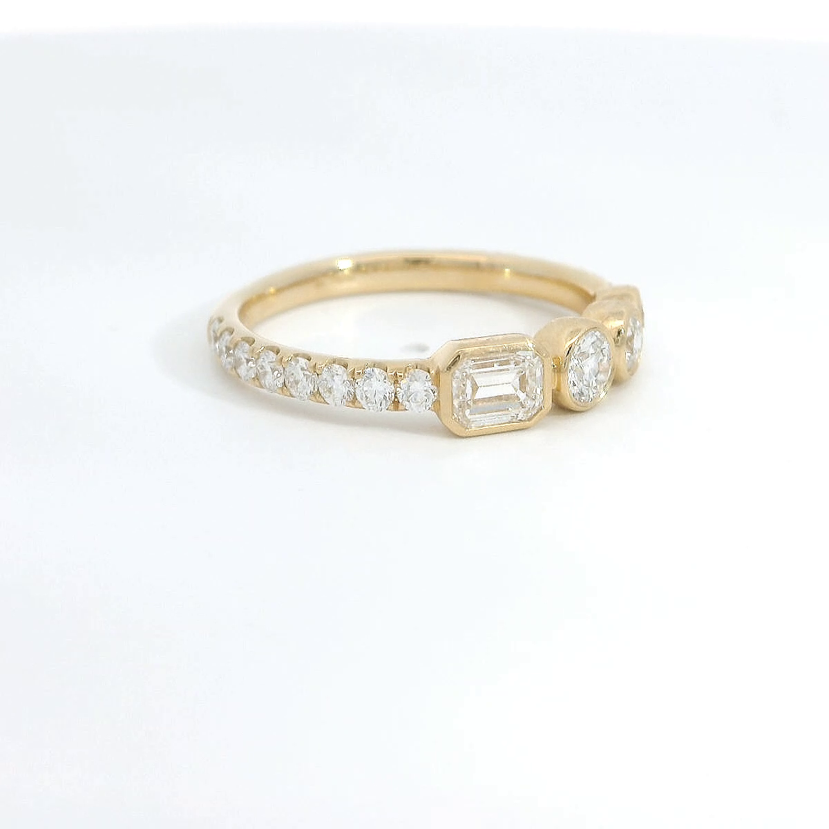 18ct Gold Emerald cut Tapered Eternity ring 18ct Gold Emerald cut Tapered Eternity ring
