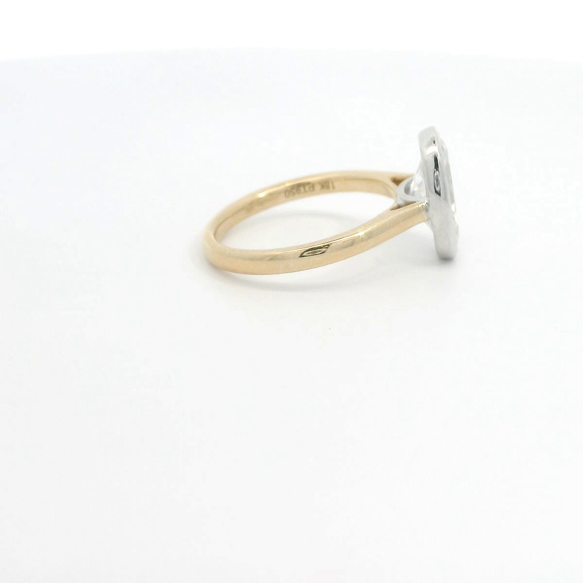 18ct Gold Platinum Solitaire Oval EVS1 Lab Grown Diamond ring 18ct Gold Platinum Solitaire Oval EVS1 Lab Grown Diamond ring