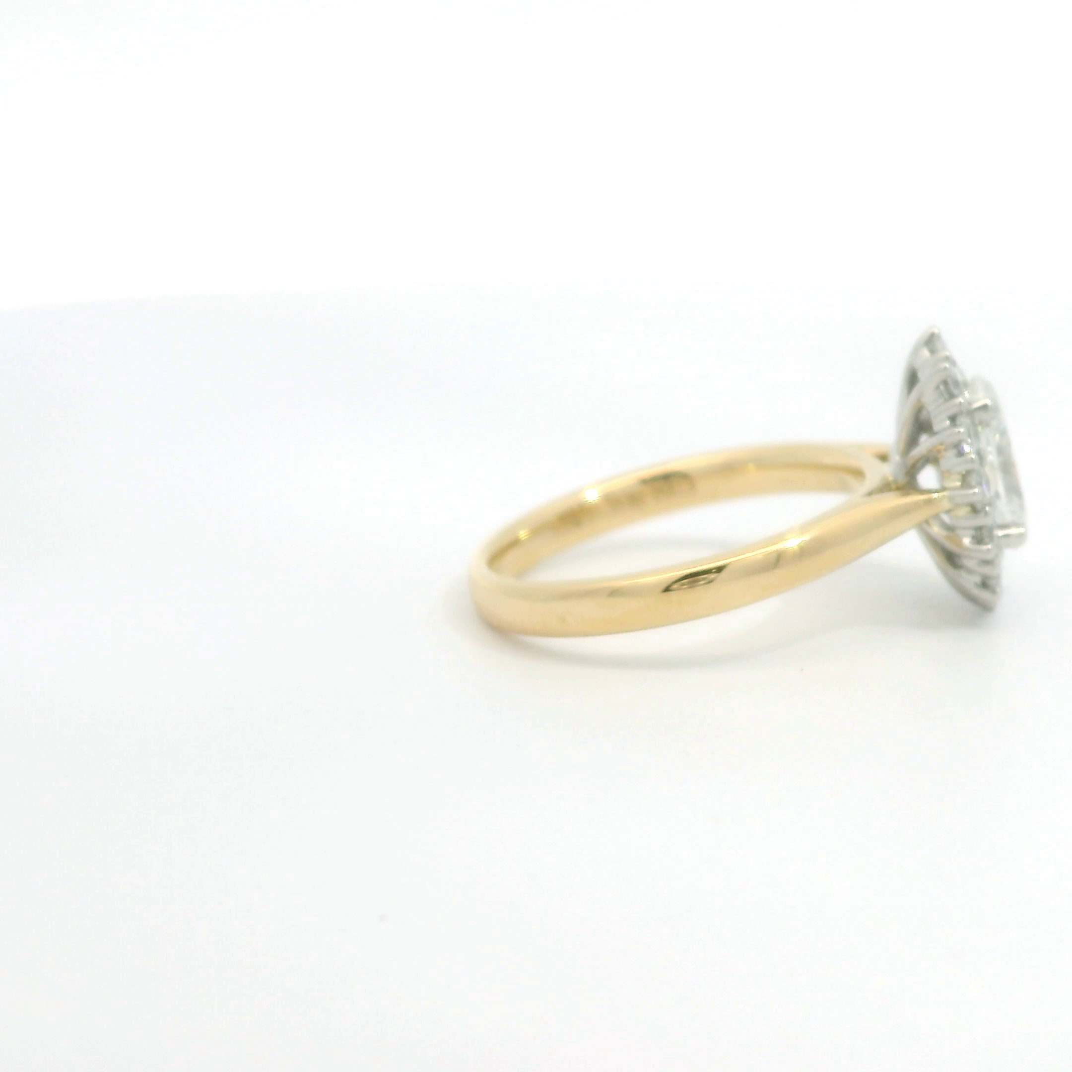 18ct Gold Platinuim Oval Diamond Cluster ring 18ct Gold Platinuim Oval Diamond Cluster ring