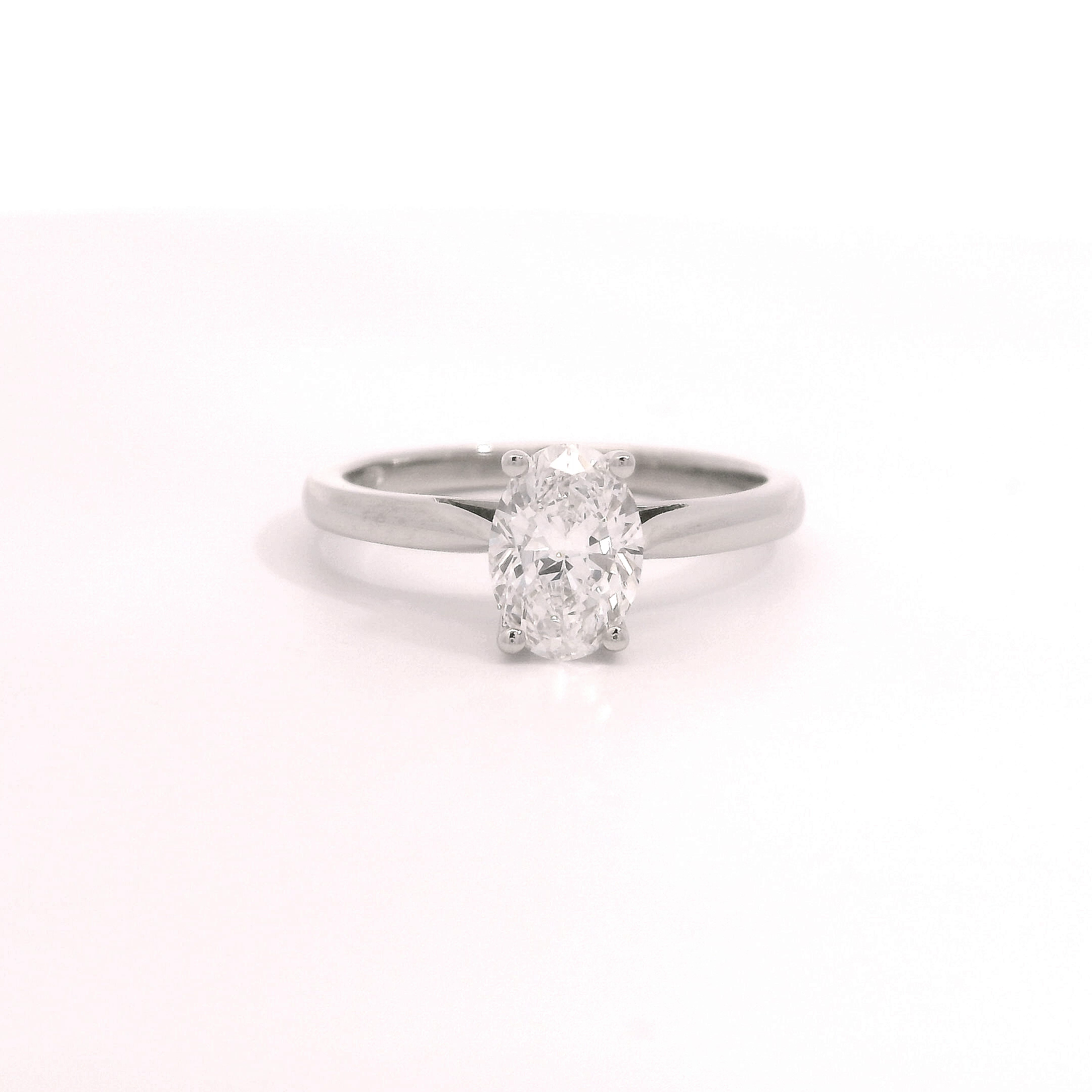 Platinum Solitaire Oval DVS2 Diamond ring Platinum Solitaire Oval DVS2 Diamond ring